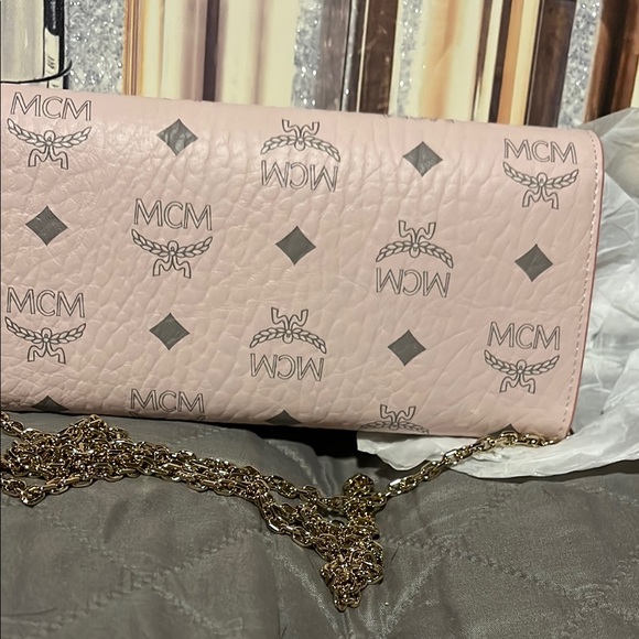 NWT’s …. MCM Pink Monogram Clutch/Wallet with Chain - Picture 4 of 7